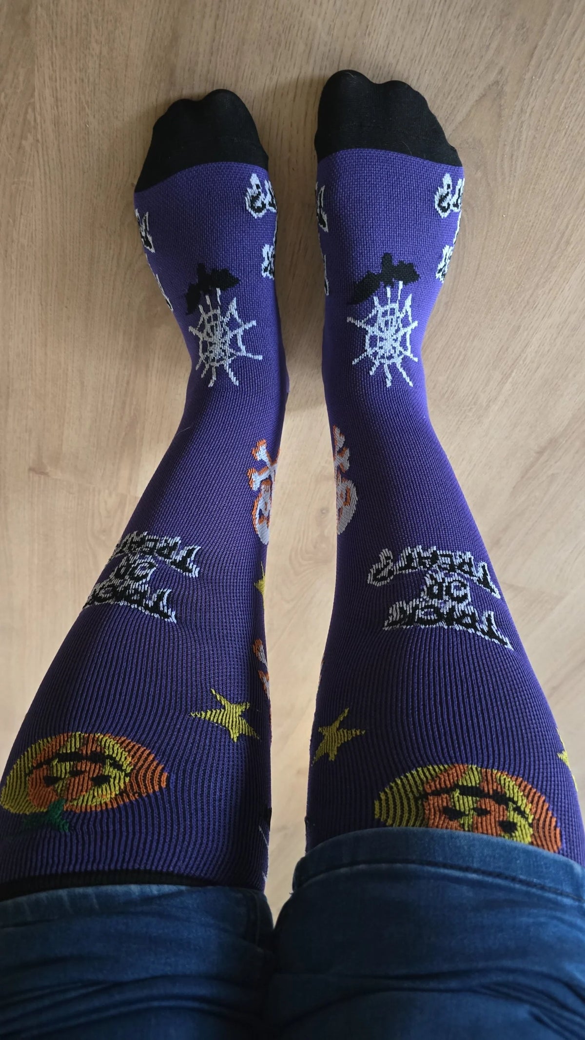 ErgiloSpooky - Kusligt bekväma stödstrumpor