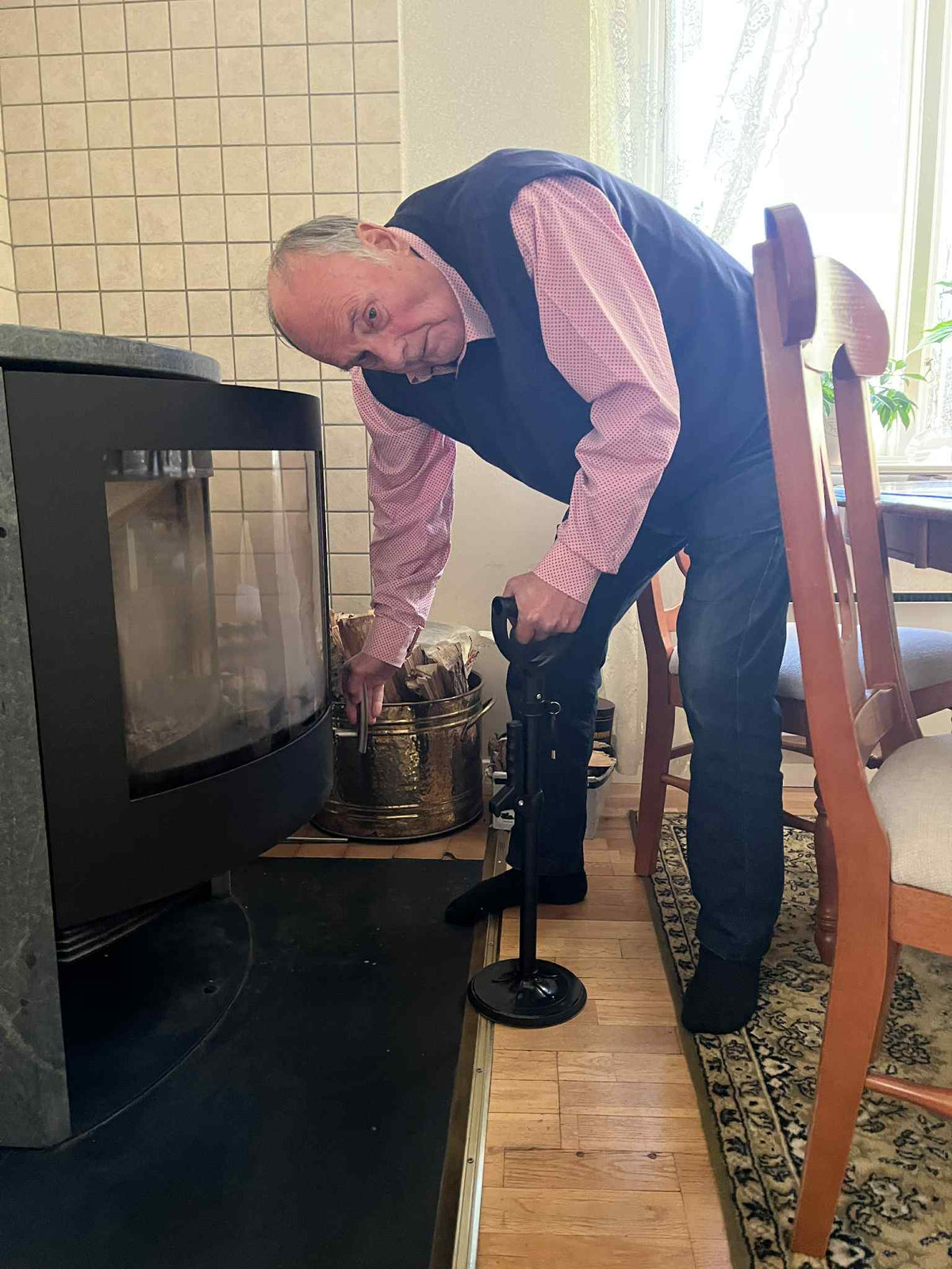 ErgiloAssist - Höjdjusterat ståhjälpmedel