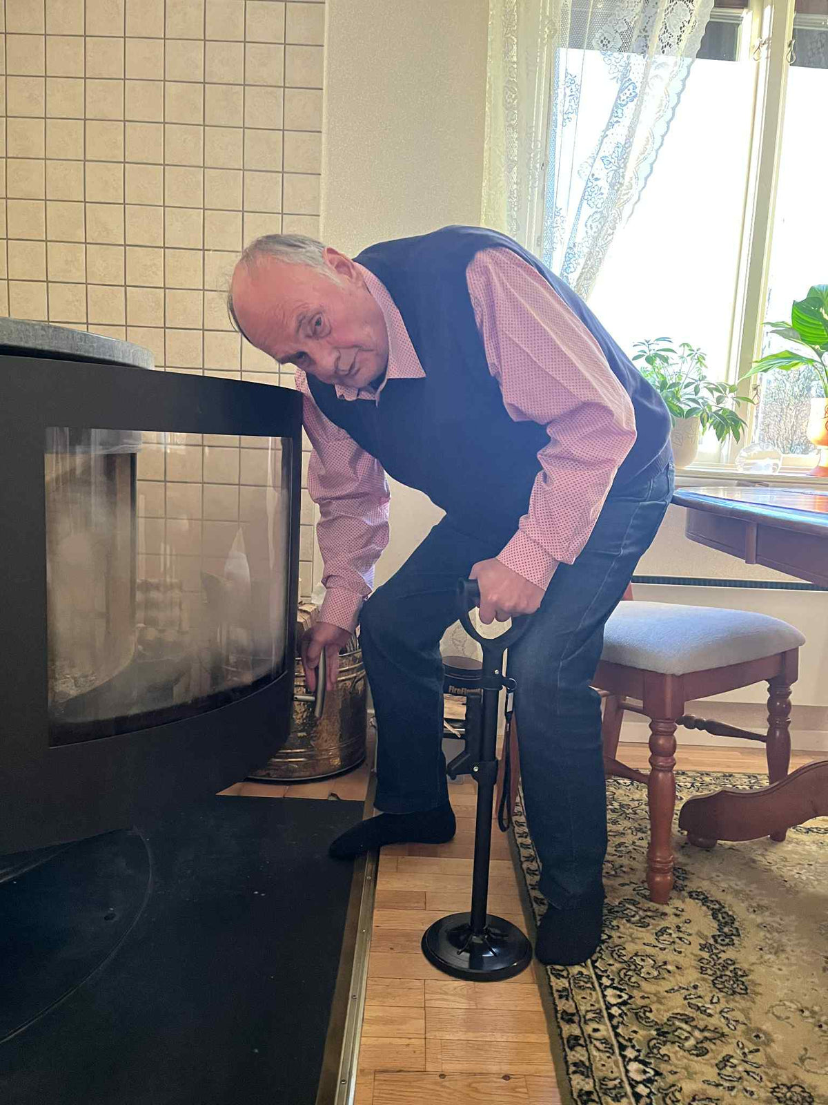 ErgiloAssist - Höjdjusterat ståhjälpmedel